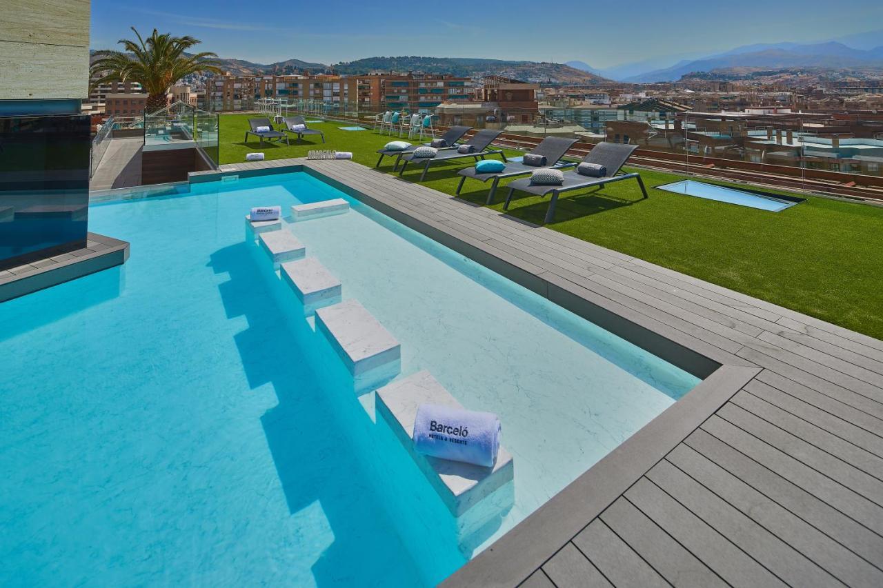 Hotel Barcelo Granada Congress Esterno foto Rooftop pool at the hotel