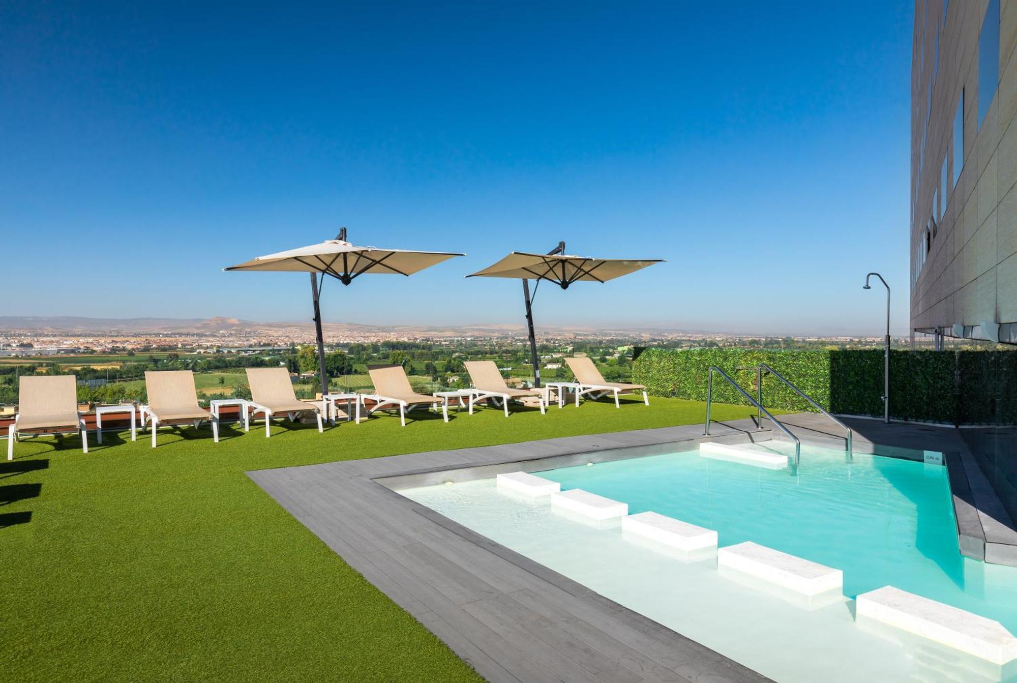 Hotel Barcelo Granada Congress Esterno foto Rooftop pool