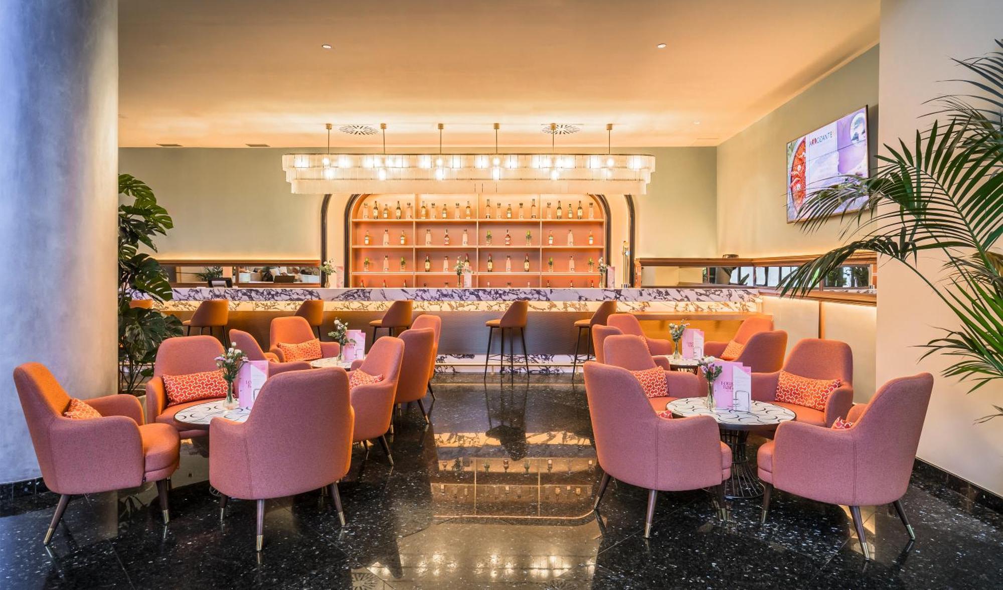 Hotel Barcelo Granada Congress Esterno foto The lounge at the airport