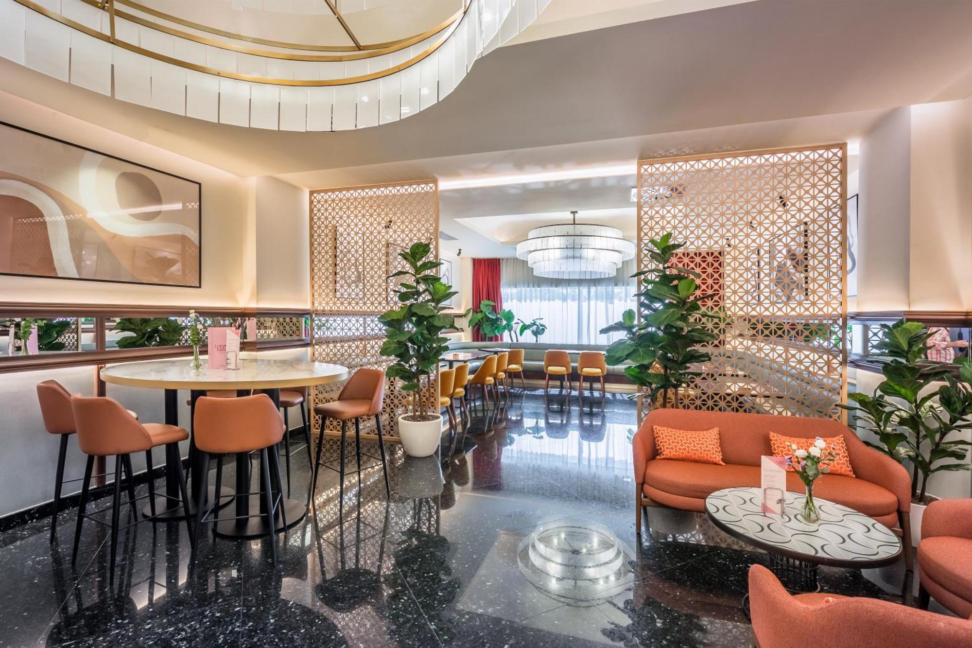 Hotel Barcelo Granada Congress Esterno foto The Lounge at the airport