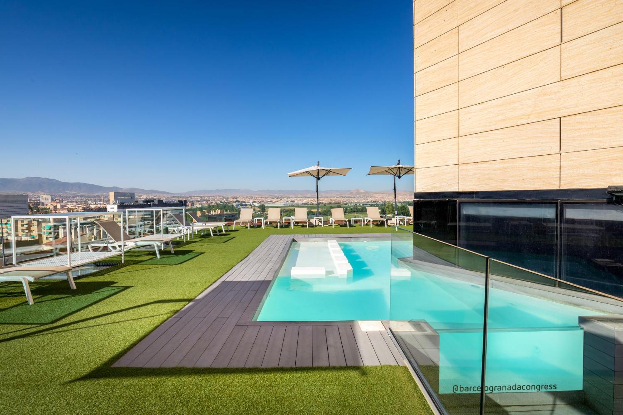 Hotel Barcelo Granada Congress Esterno foto Rooftop pool at Hotel AC Palacio del Louvre, Madrid, Spain