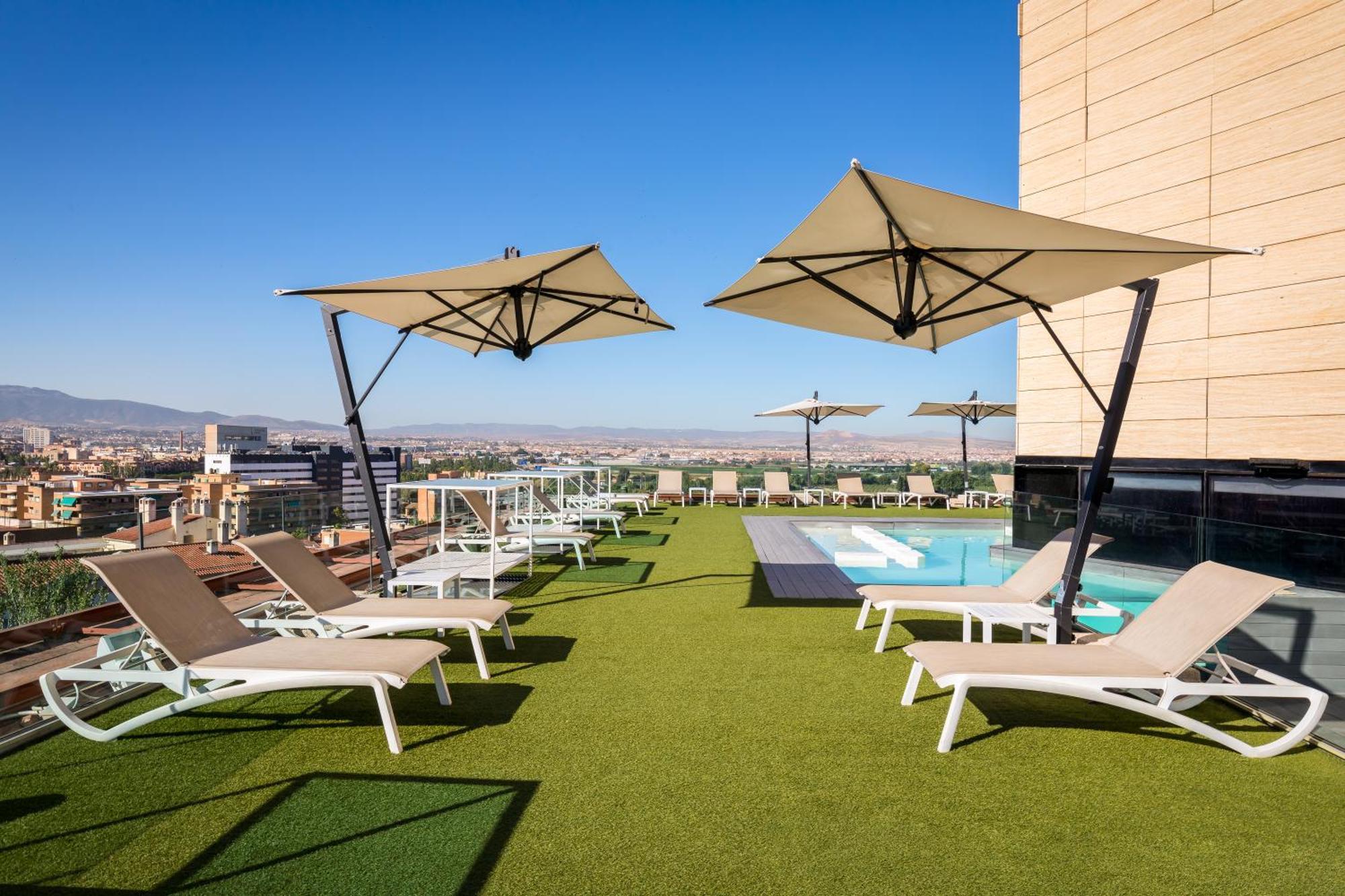 Hotel Barcelo Granada Congress Esterno foto Rooftop pool at Hotel AC Palacio del Louvre, Madrid, Spain