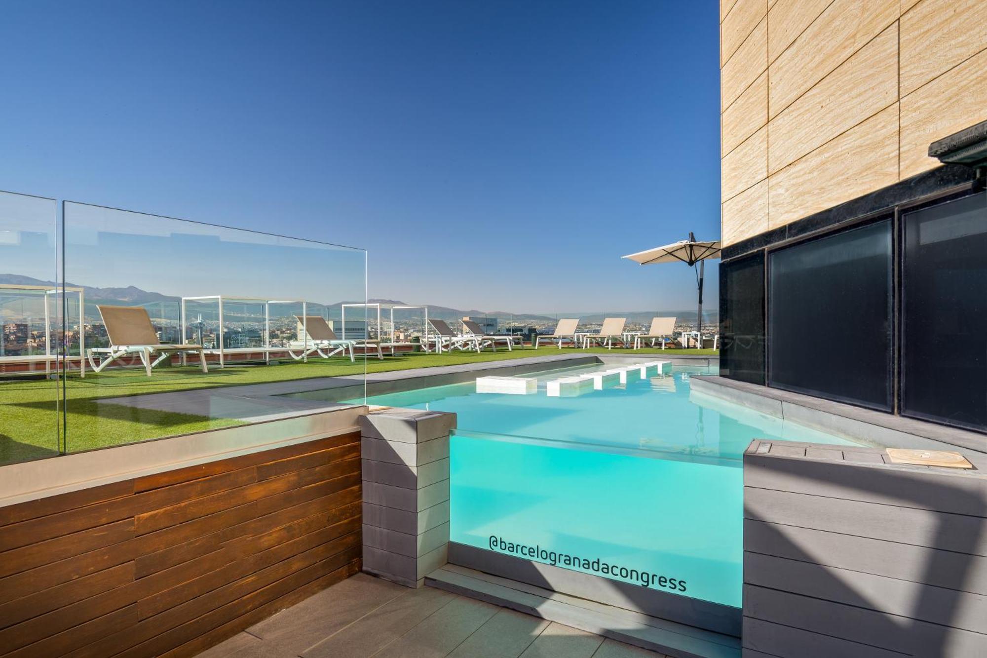 Hotel Barcelo Granada Congress Esterno foto The rooftop pool