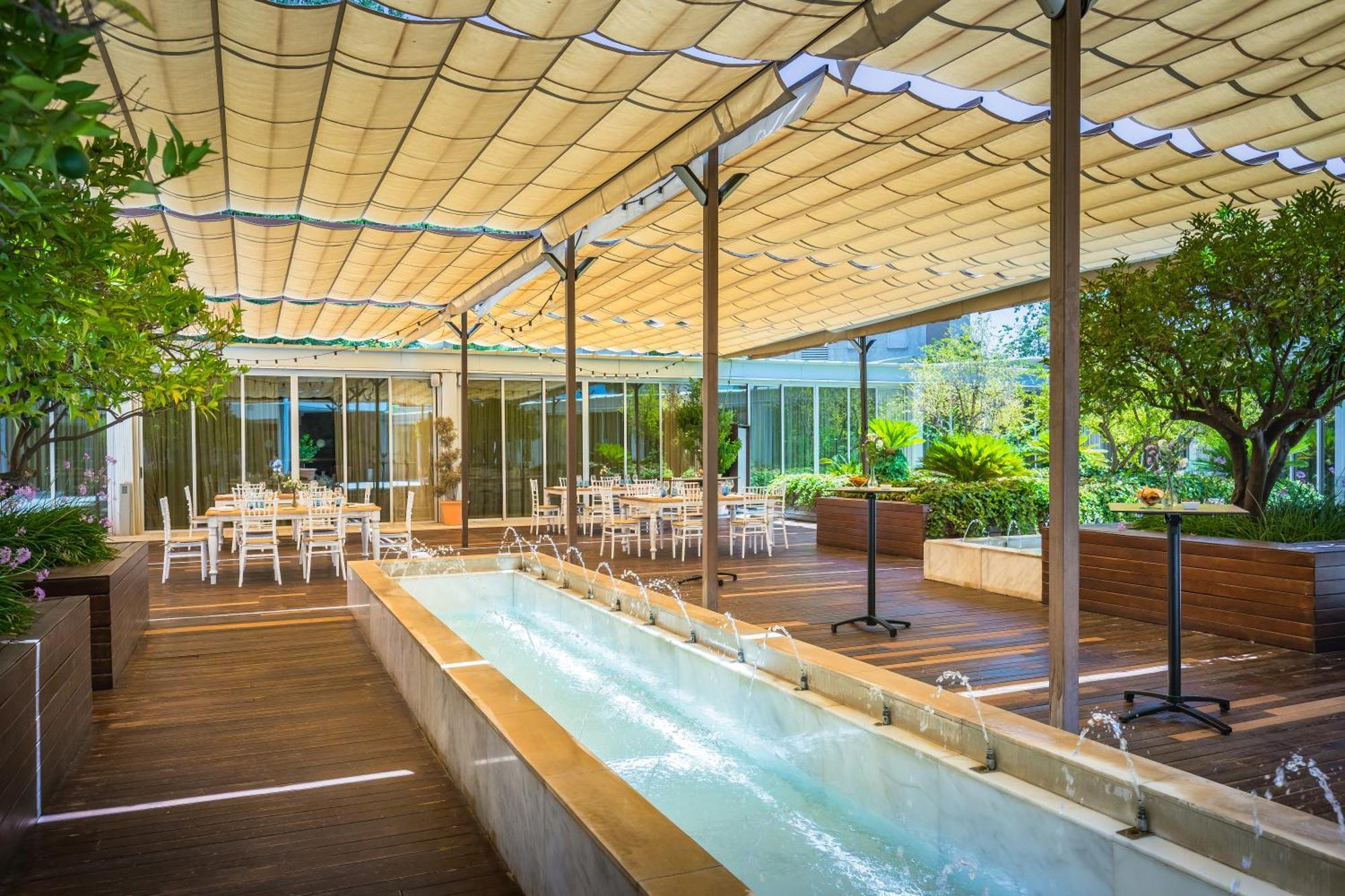 Hotel Barcelo Granada Congress Esterno foto The restaurant