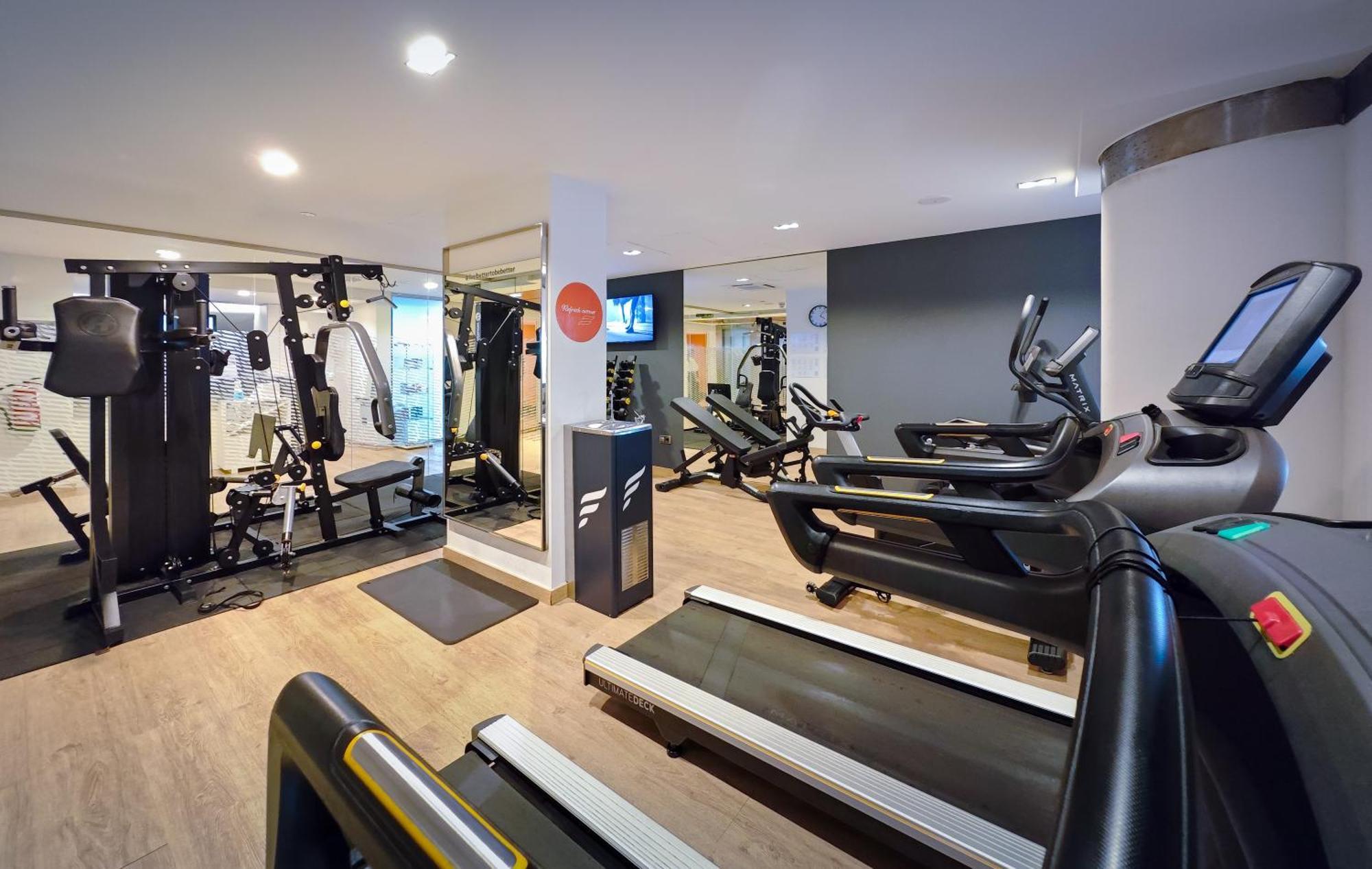 Hotel Barcelo Granada Congress Esterno foto The gym at the hotel