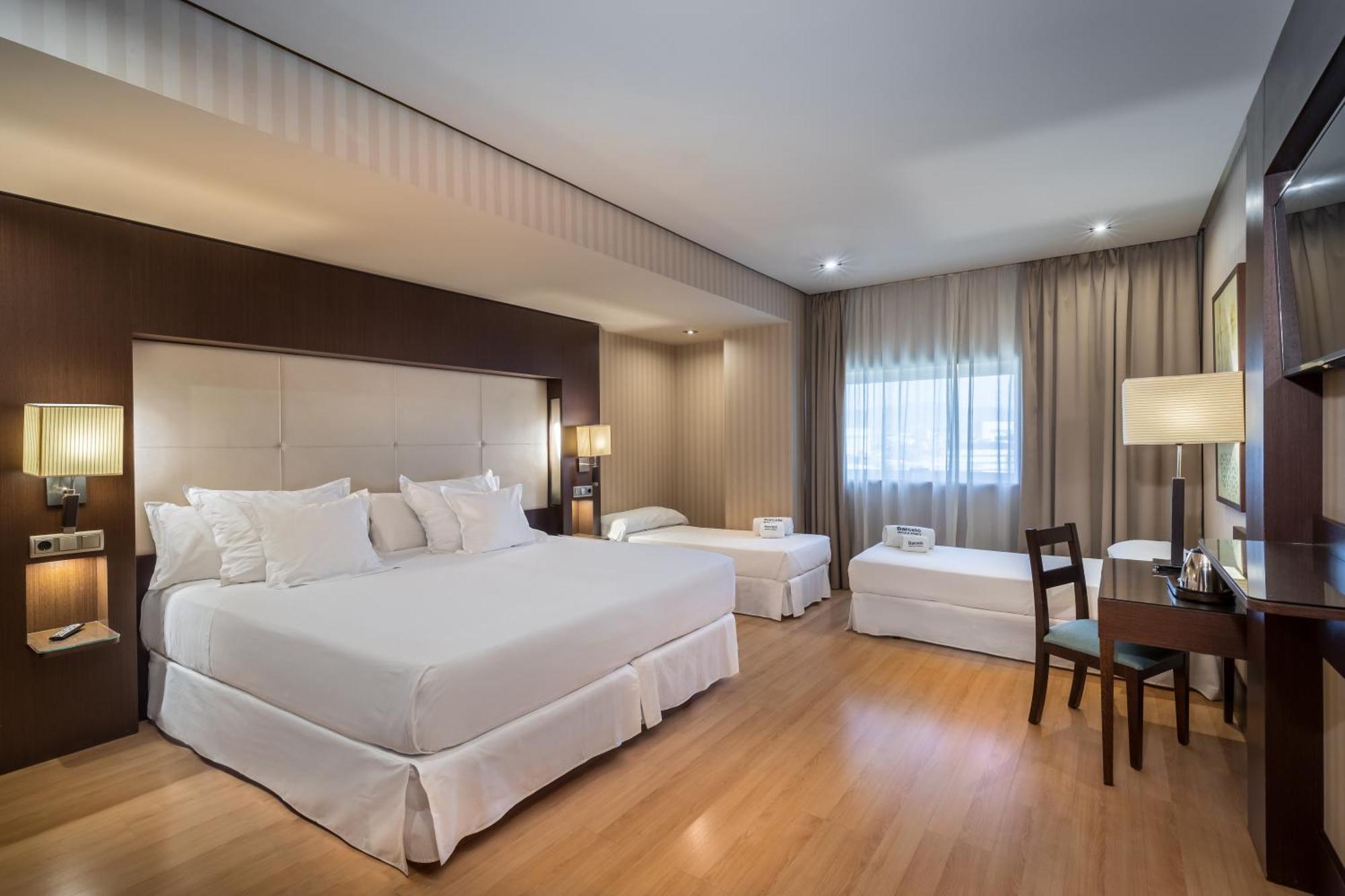 Hotel Barcelo Granada Congress Esterno foto Family room