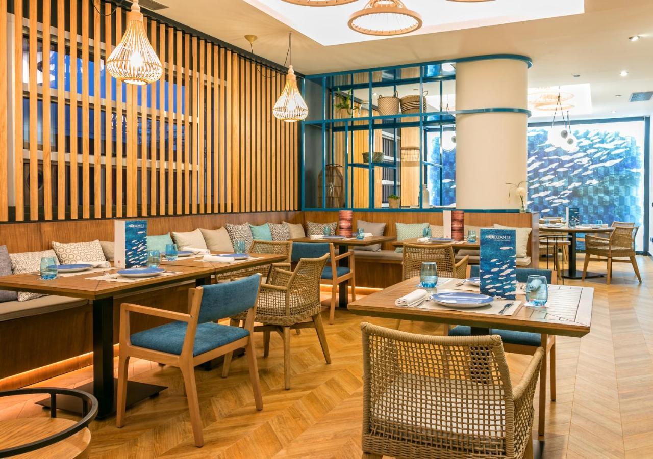 Hotel Barcelo Granada Congress Esterno foto The interior of the restaurant